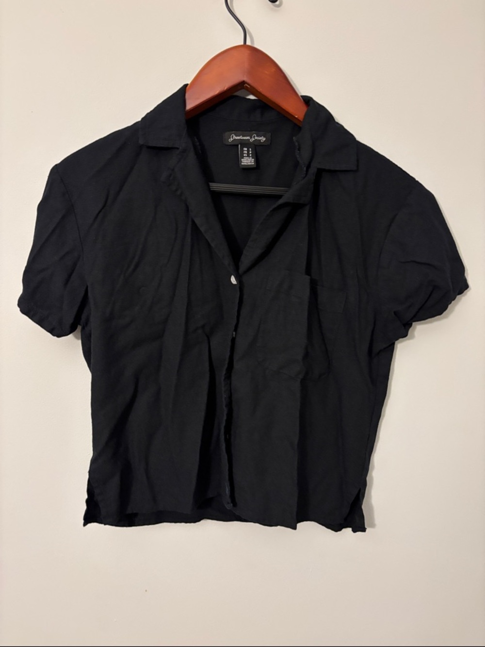 linen + cotton - Black Short-Sleeve Cropped Button-Down Shirt